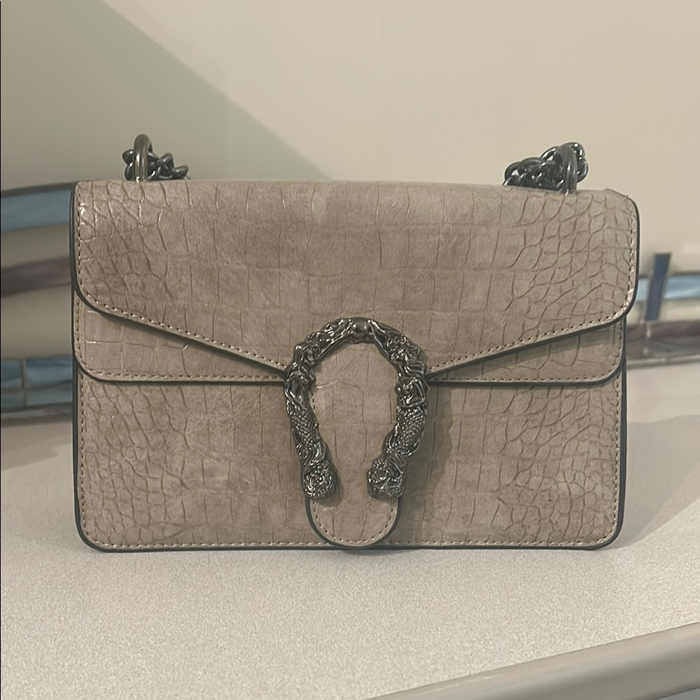 Elegant Crocodile-Embossed Gray/Tan Shoulder Bag